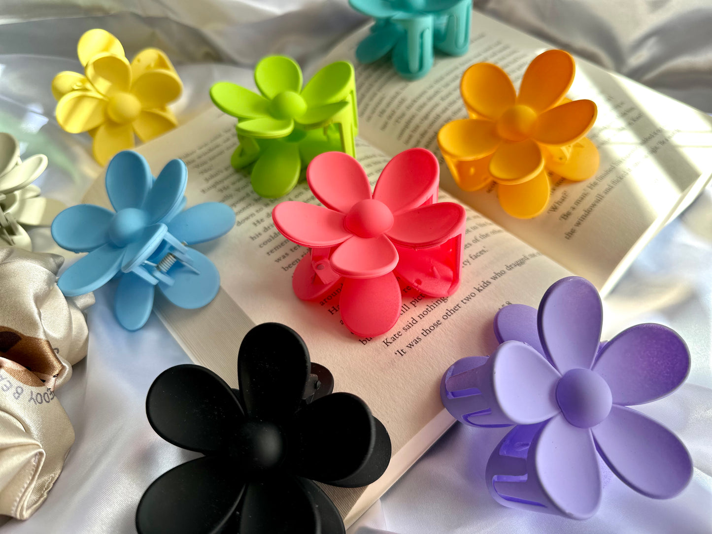 FLOWER MATTE CLAW CLIP