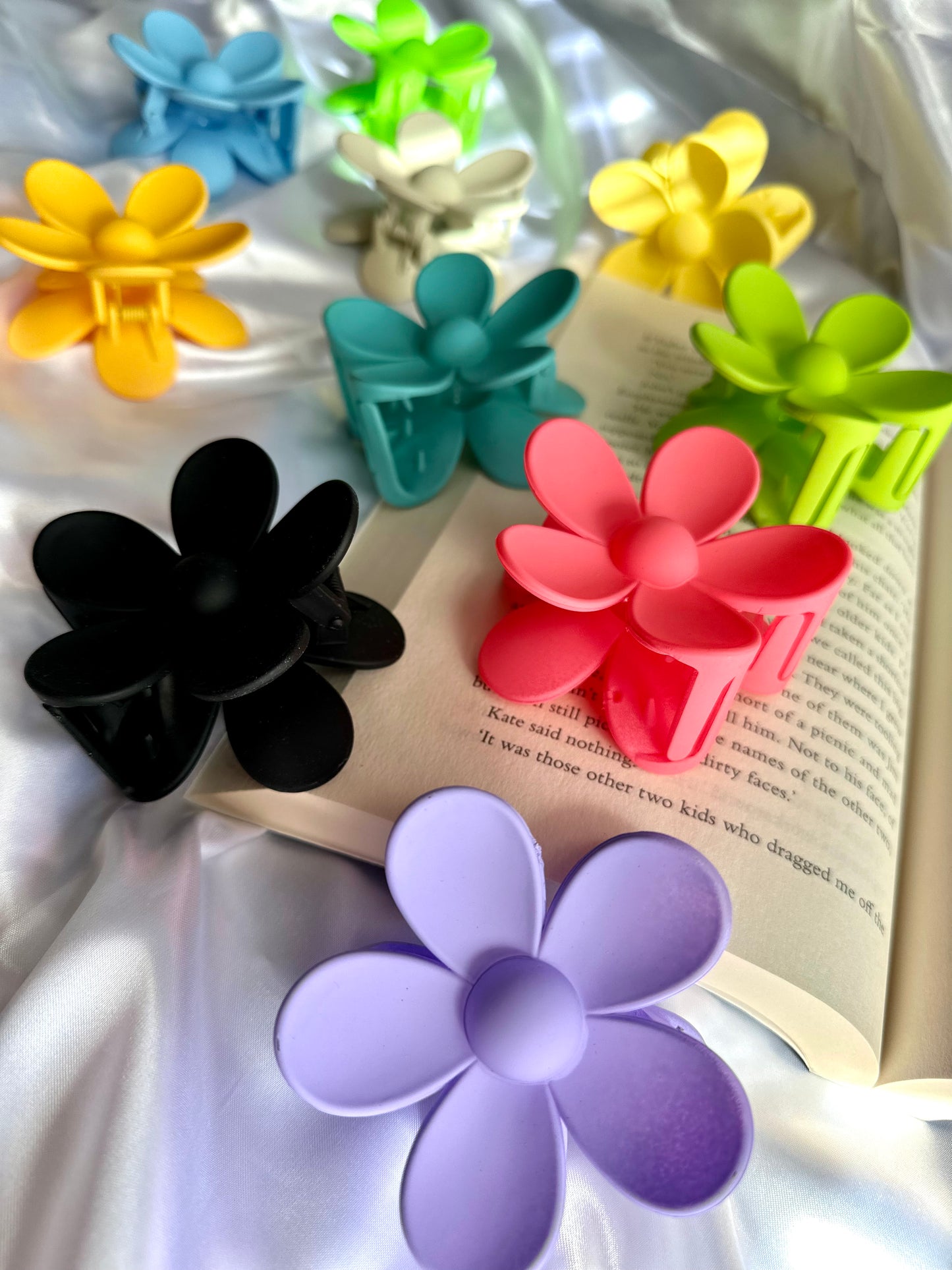 FLOWER MATTE CLAW CLIP