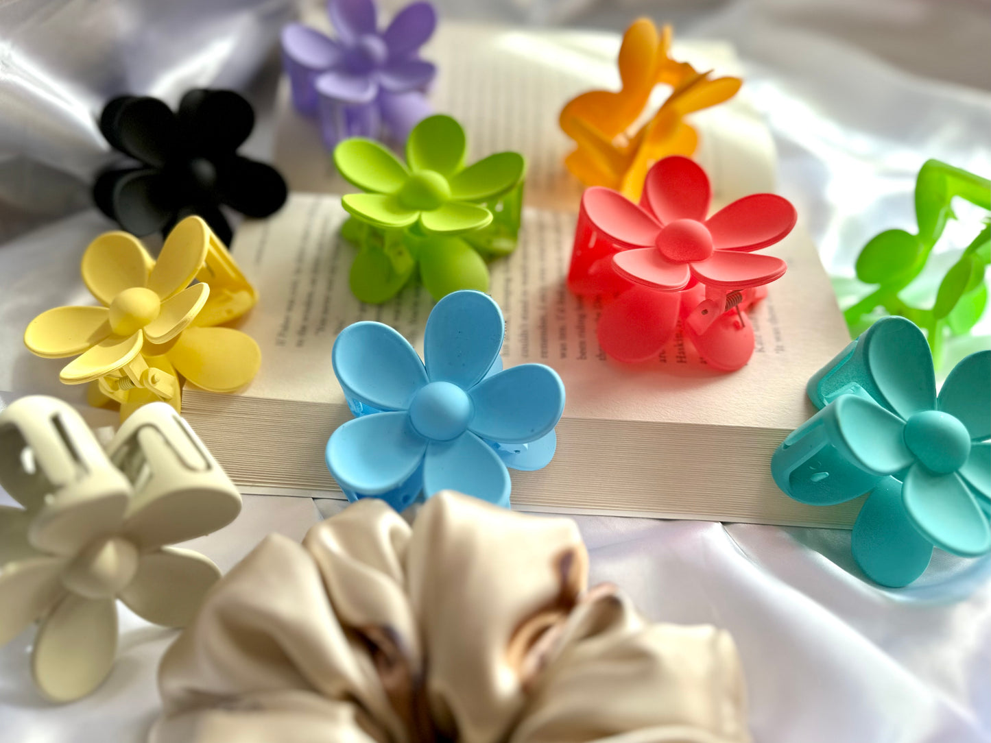 FLOWER MATTE CLAW CLIP